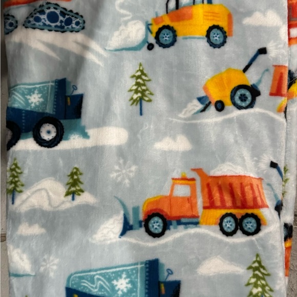 KIDS TRUCK & TRACTORS THROW BLANKET W/ A SET OF 8 INDOOR SNOWBALLS PLUSH NEW - Picture 5 of 11